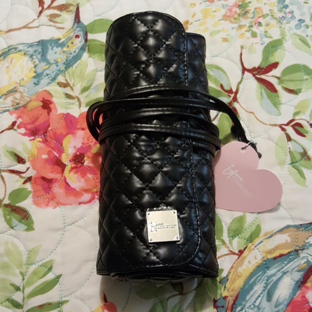New It Cosmetics Makeup Bag